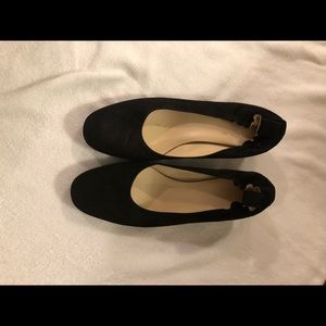 Everlane suede black pumps